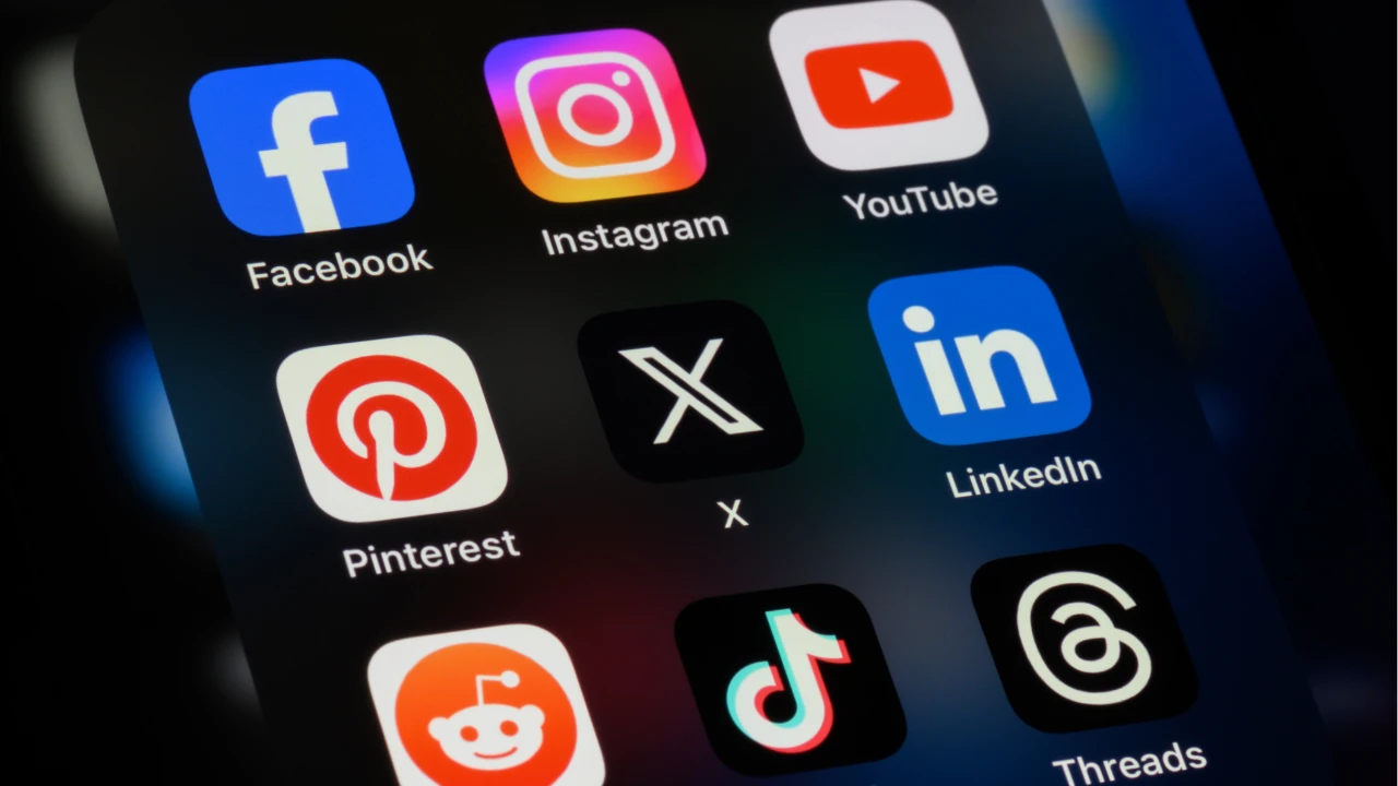 Instagram мен YouTube балалар қауіпсіздігіне немқұрайлы қарағаны үшін жауапқа тартылды